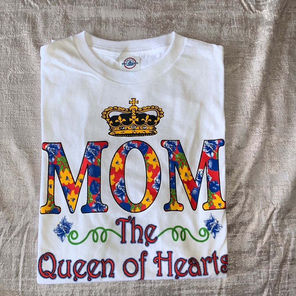 Mother’s Day graphic t-shirt. Size M